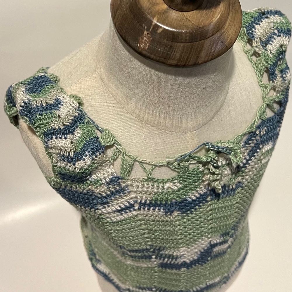 Hand made crochet vest for babies o-3 months. This is a mix coloured vest.